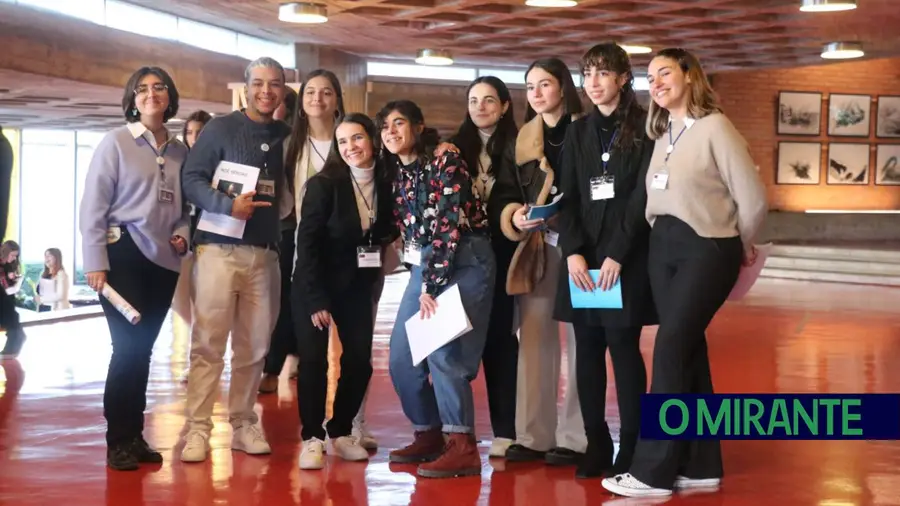 Alunos de Ourém inauguram exposição “Restart” Alunos de Ourém inauguram exposição “Restart”