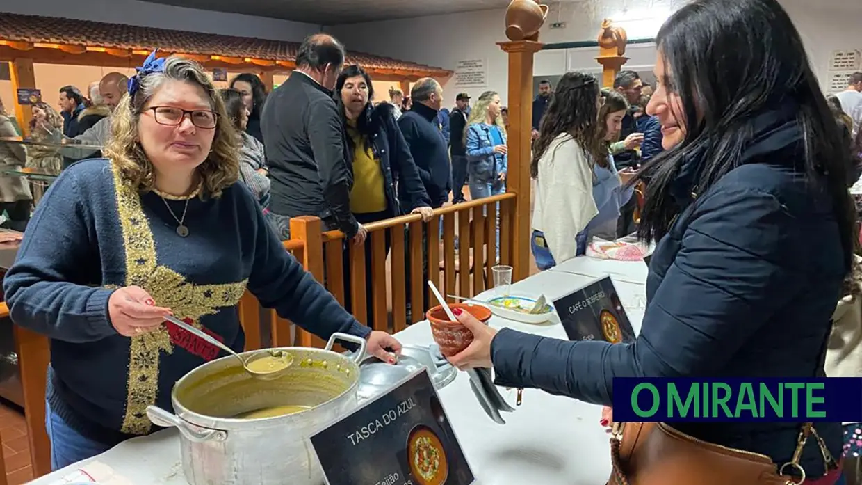 Exemplo De Foros De Pessoas Centadas Em Banqueta Moda Homem