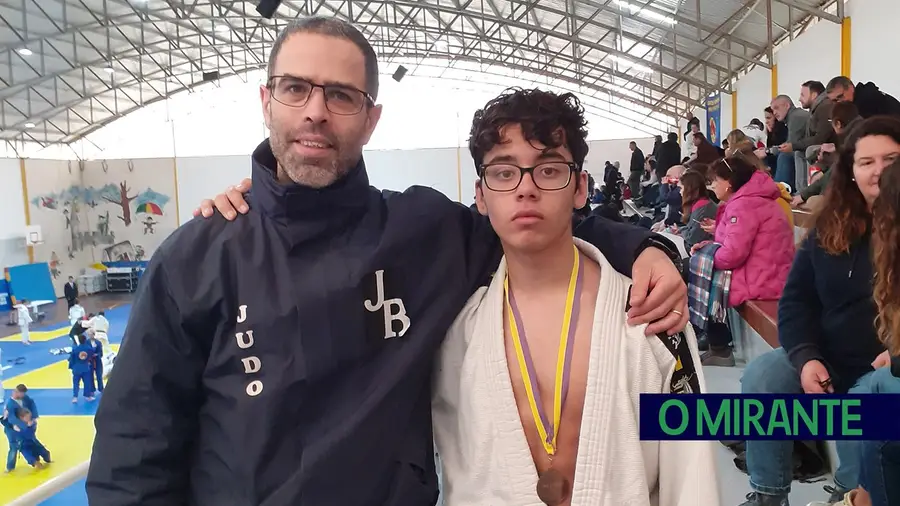 Atleta do “Parafuso” do Entroncamento faz pódio em Open de Juvenis Atleta do “Parafuso” do Entroncamento faz pódio em Open de Juvenis