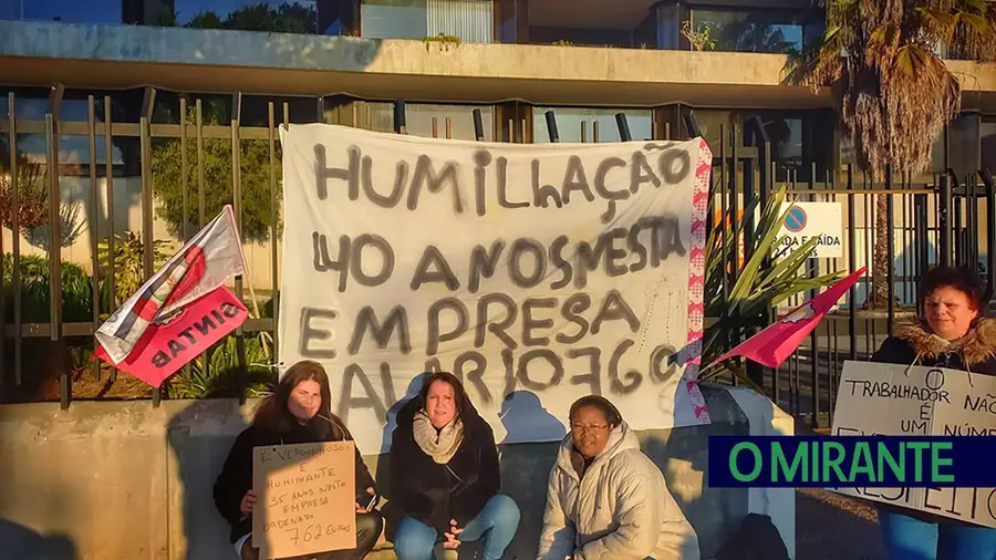 Trabalhadores da Dan Cake da Póvoa de Santa Iria exigem aumento de salário Trabalhadores da Dan Cake da Póvoa de Santa Iria exigem aumento de salário