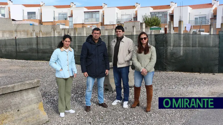 Moradores exigem demolição de obra embargada em Vila Nova da Rainha Moradores exigem demolição de obra embargada em Vila Nova da Rainha