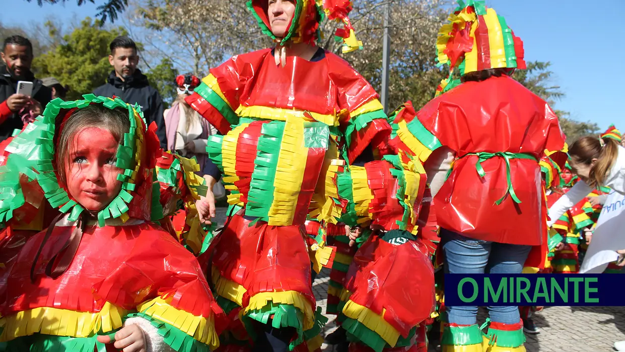 Centenas de crianças abriram festejos do Carnaval em Santarém