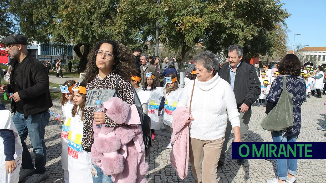 Centenas de crianças abriram festejos do Carnaval em Santarém