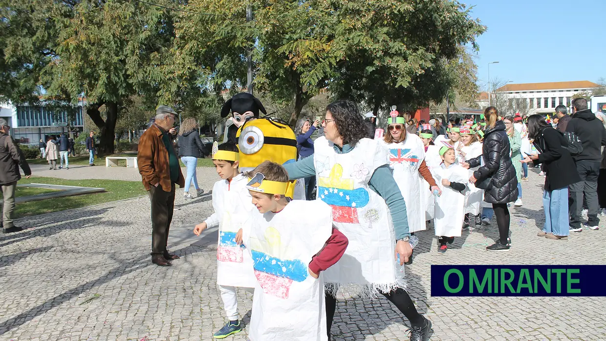 Centenas de crianças abriram festejos do Carnaval em Santarém