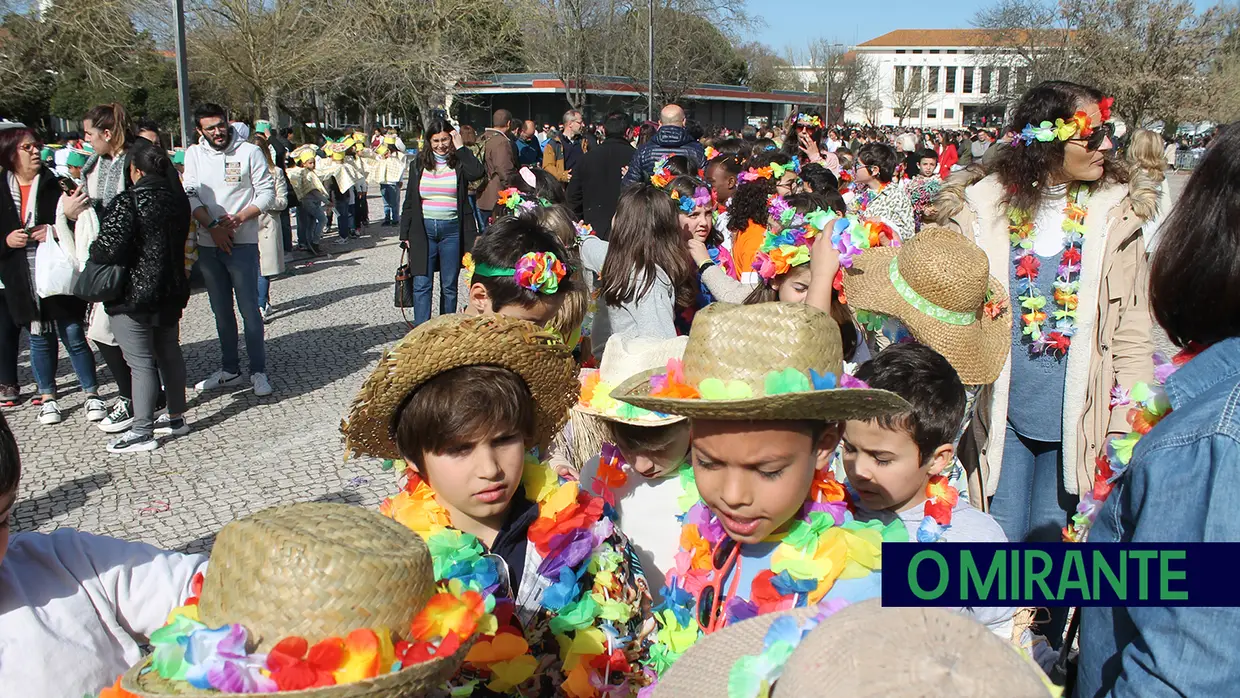 Centenas de crianças abriram festejos do Carnaval em Santarém