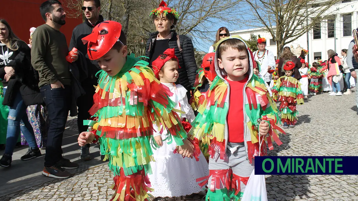 Centenas de crianças abriram festejos do Carnaval em Santarém