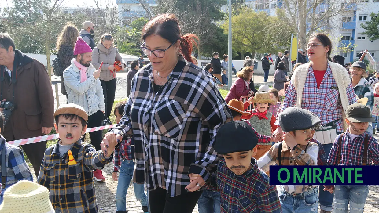 Centenas de crianças no desfile de Carnaval das escolas da Póvoa de Santa Iria