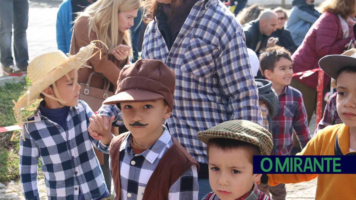 Centenas de crianças no desfile de Carnaval das escolas da Póvoa de Santa Iria