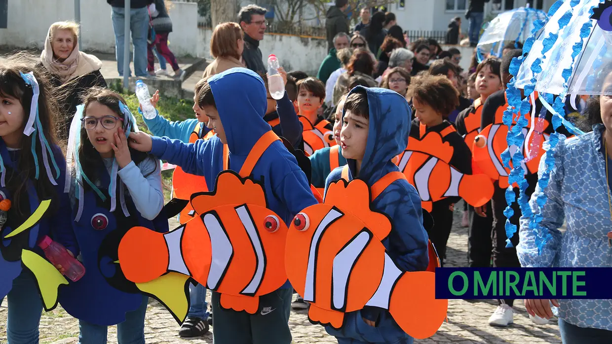 Centenas de crianças no desfile de Carnaval das escolas da Póvoa de Santa Iria