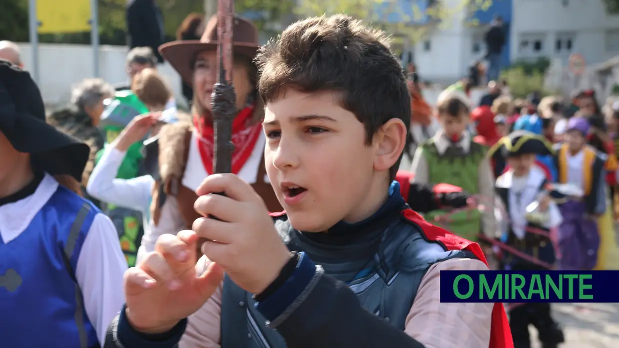 Centenas de crianças no desfile de Carnaval das escolas da Póvoa de Santa Iria