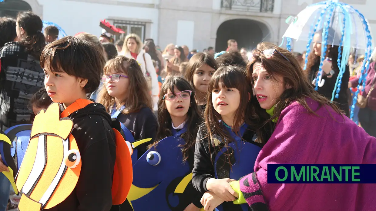 Centenas de crianças no desfile de Carnaval das escolas da Póvoa de Santa Iria