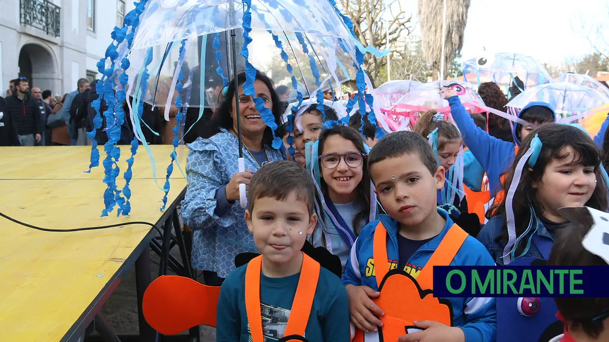 Centenas de crianças no desfile de Carnaval das escolas da Póvoa de Santa Iria