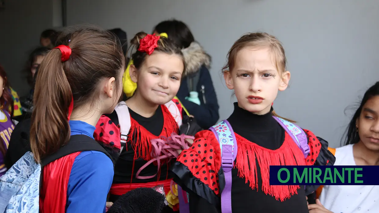 Centenas de crianças no desfile de Carnaval das escolas da Póvoa de Santa Iria