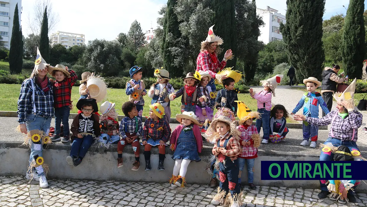 Centenas de crianças no desfile de Carnaval das escolas da Póvoa de Santa Iria