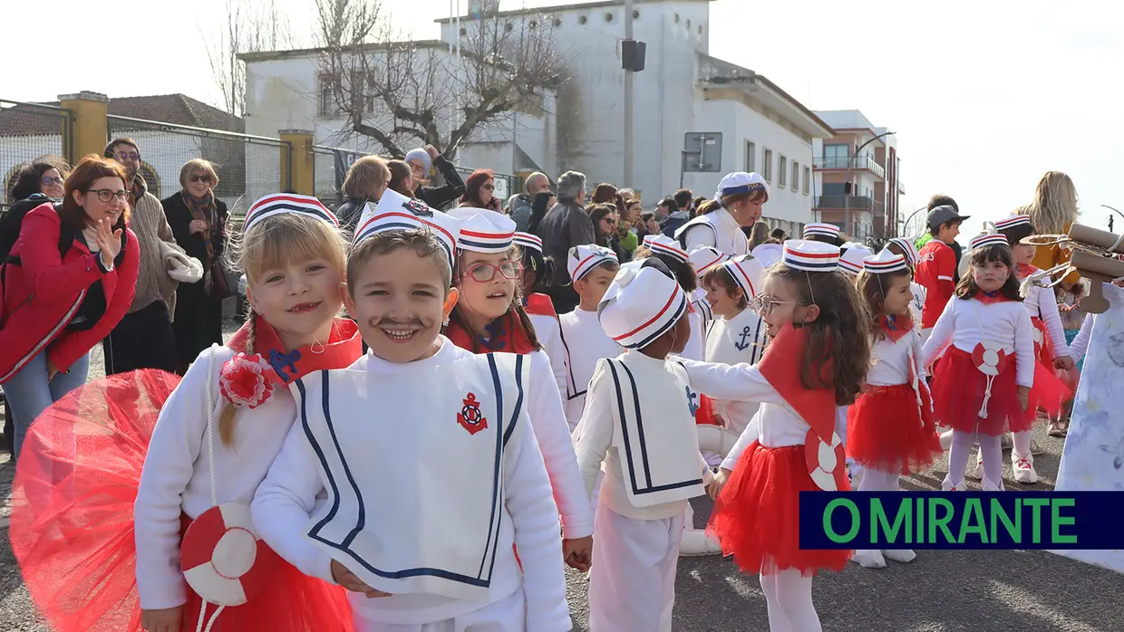 Alegria e muita animação no desfile escolar do Cartaxo