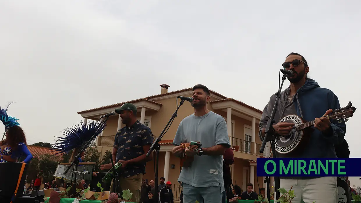 400 foliões participam no corso carnavalesco em Alpiarça