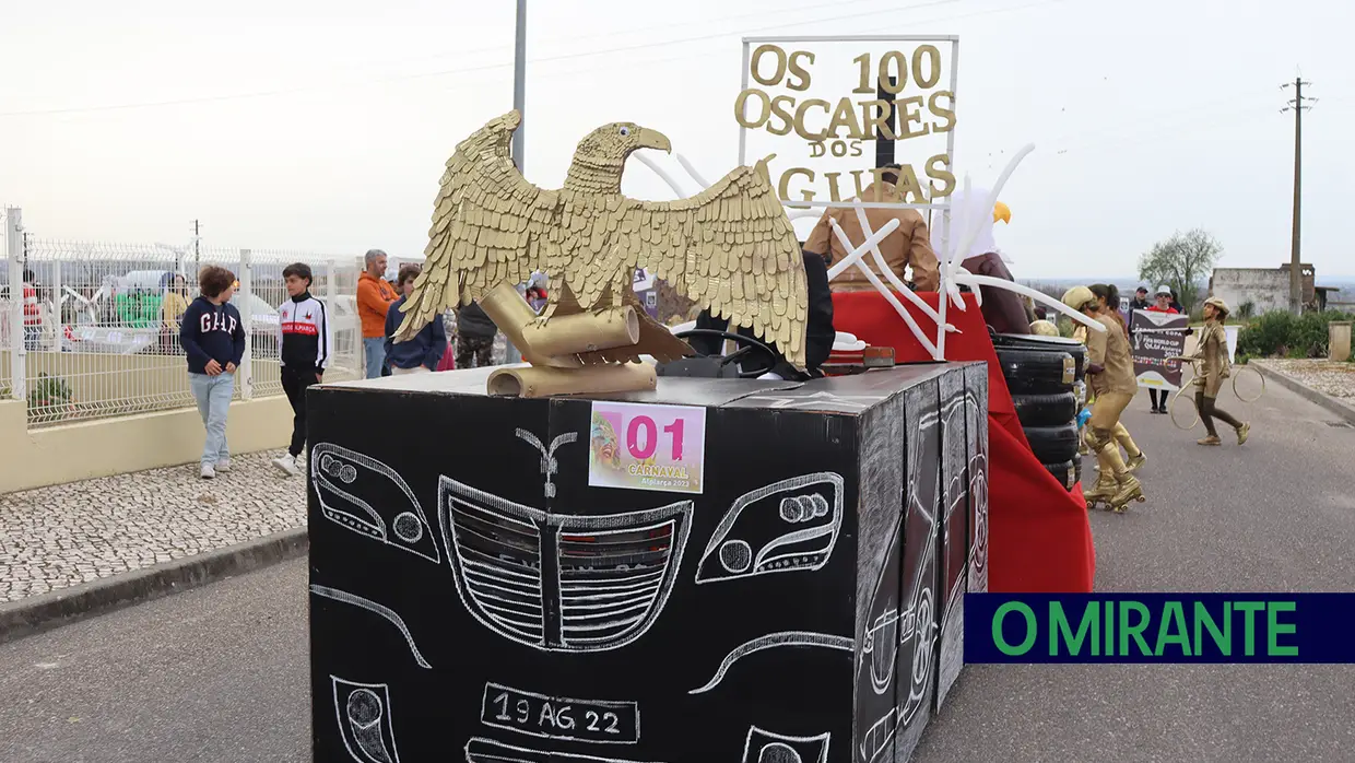 400 foliões participam no corso carnavalesco em Alpiarça