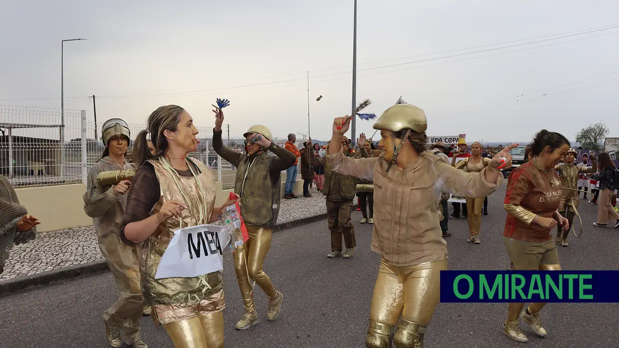 400 foliões participam no corso carnavalesco em Alpiarça