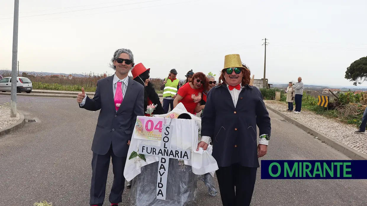 400 foliões participam no corso carnavalesco em Alpiarça