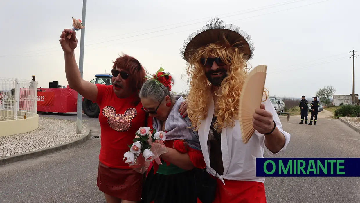 400 foliões participam no corso carnavalesco em Alpiarça