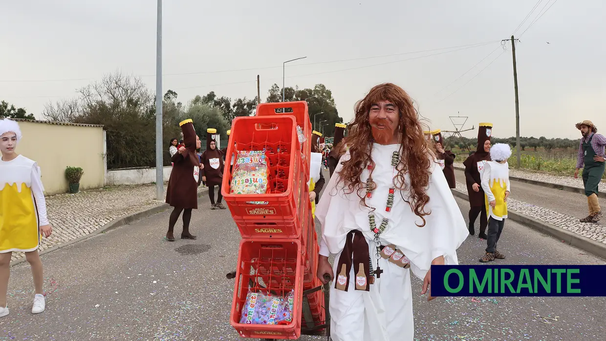 400 foliões participam no corso carnavalesco em Alpiarça