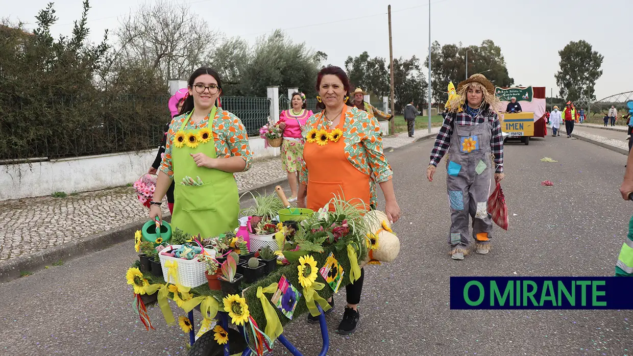 400 foliões participam no corso carnavalesco em Alpiarça