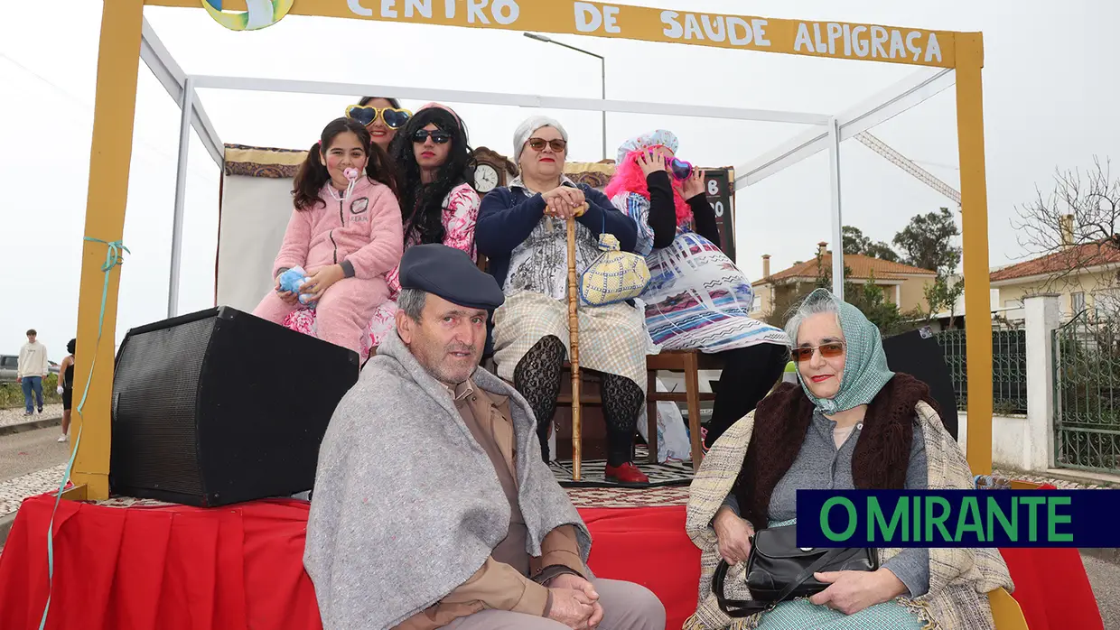 400 foliões participam no corso carnavalesco em Alpiarça