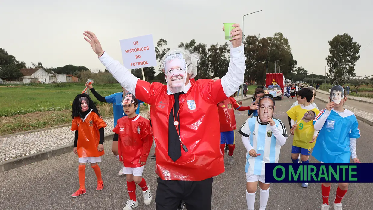 400 foliões participam no corso carnavalesco em Alpiarça