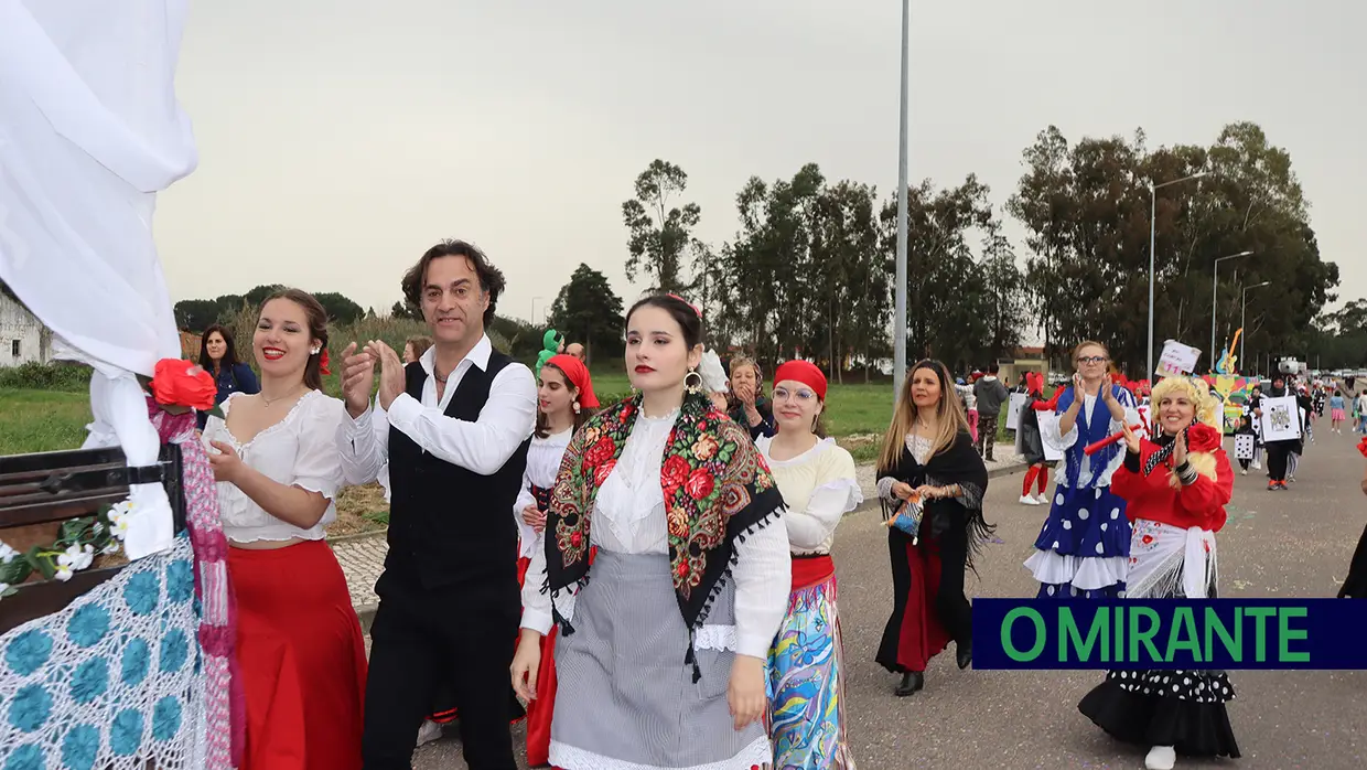 400 foliões participam no corso carnavalesco em Alpiarça