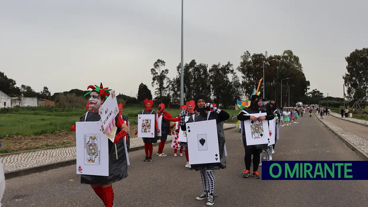 400 foliões participam no corso carnavalesco em Alpiarça