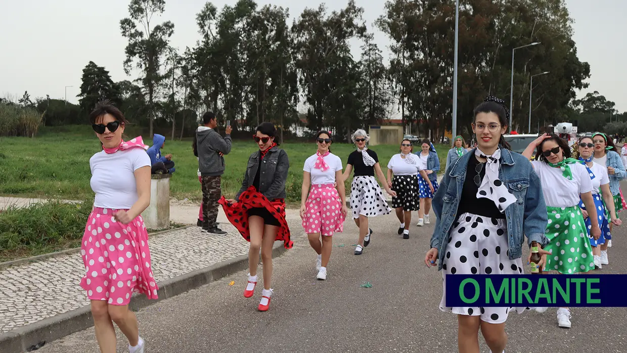 400 foliões participam no corso carnavalesco em Alpiarça