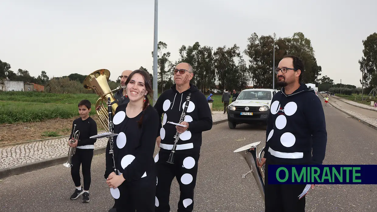 400 foliões participam no corso carnavalesco em Alpiarça