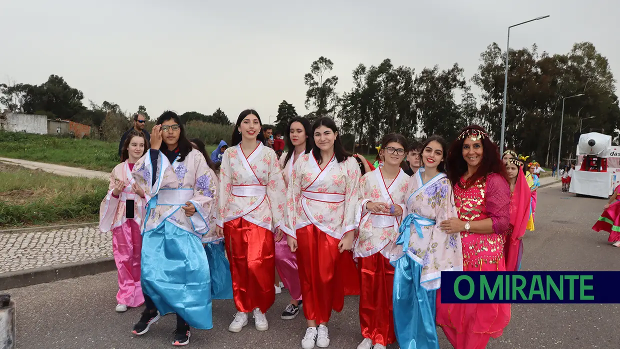 400 foliões participam no corso carnavalesco em Alpiarça