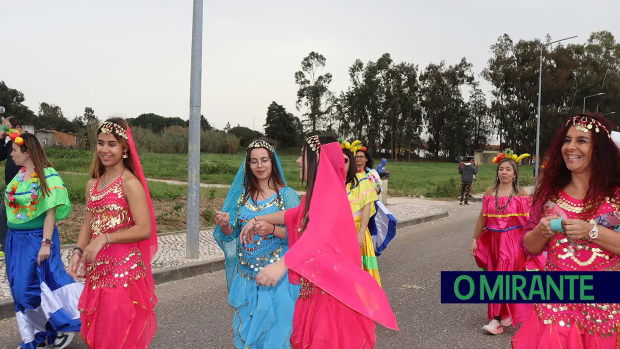 400 foliões participam no corso carnavalesco em Alpiarça