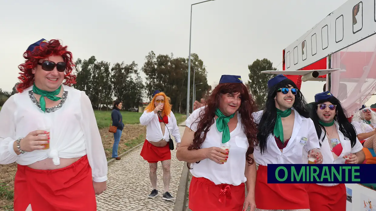 400 foliões participam no corso carnavalesco em Alpiarça