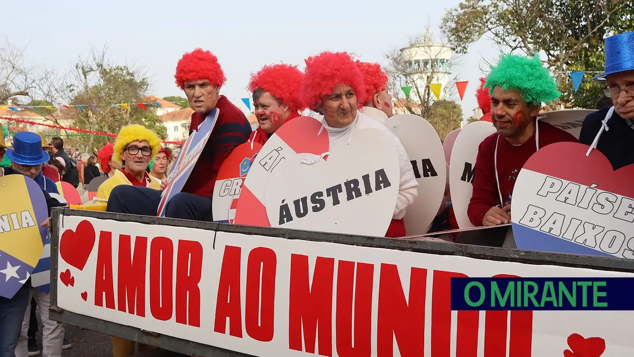 Santarém com tarde animada esta terça-feira de Carnaval