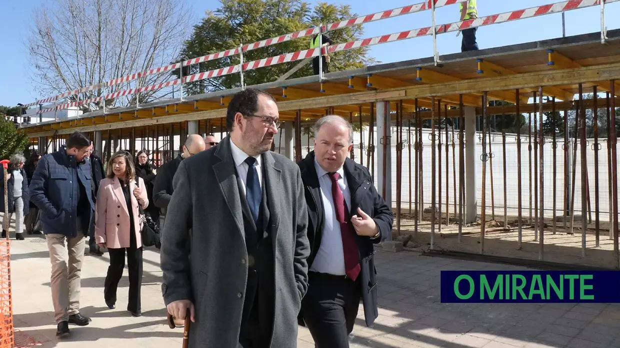 Ministro da Educação visita escolas EB 2/3 e Secundária de Almeirim