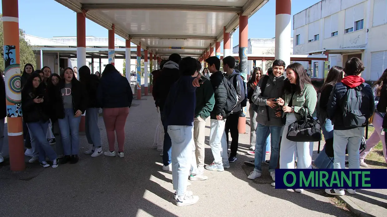 Ministro da Educação visita escolas EB 2/3 e Secundária de Almeirim