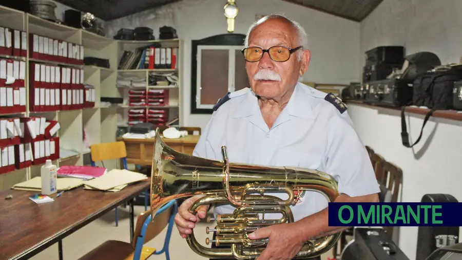 Diamantino dos Santos - músico mais antigo da Nabantina de Tomar Diamantino dos Santos - músico mais antigo da Nabantina de Tomar