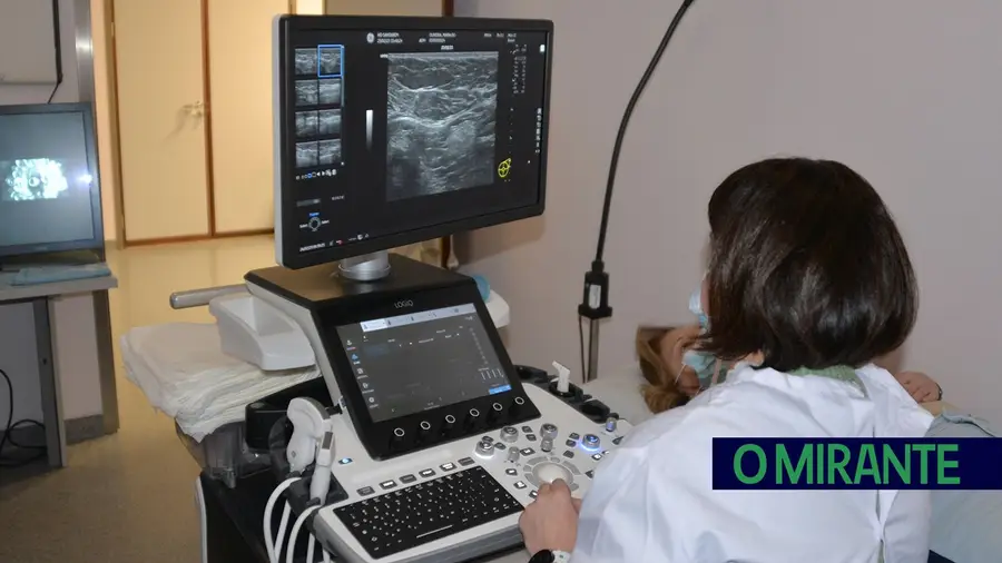 Serviço de Imagiologia do Hospital de Santarém com novo ecógrafo Serviço de Imagiologia do Hospital de Santarém com novo ecógrafo