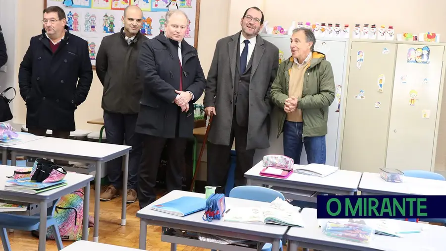 Almeirim inaugura última escola primária requalificada e garante obras na secundária Almeirim inaugura última escola primária requalificada e garante obras na secundária