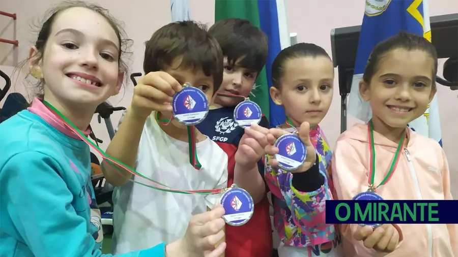 SF Gualdim Pais em bom plano no distrital de trampolins em infantis