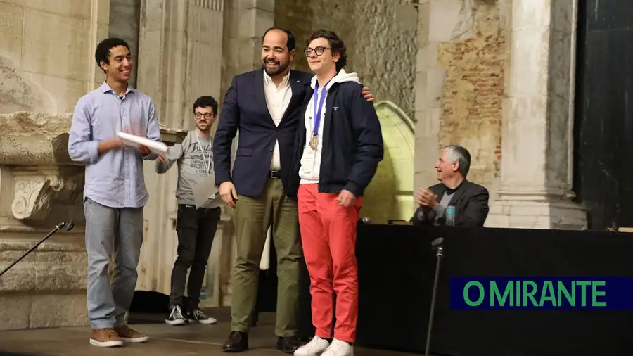 Aluno de Almeirim nas Olimpíadas Internacionais de Filosofia