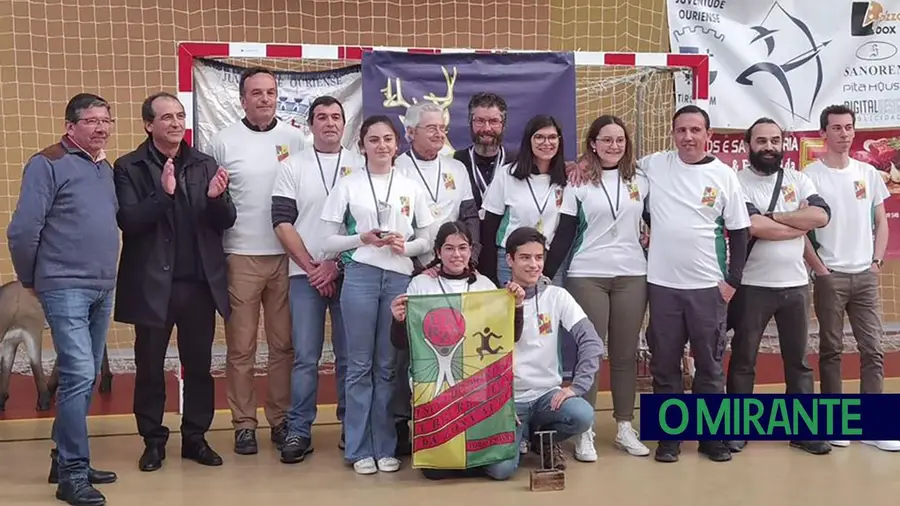 Tiro com arco da Zona Alta em segundo lugar Tiro com arco da Zona Alta em segundo lugar