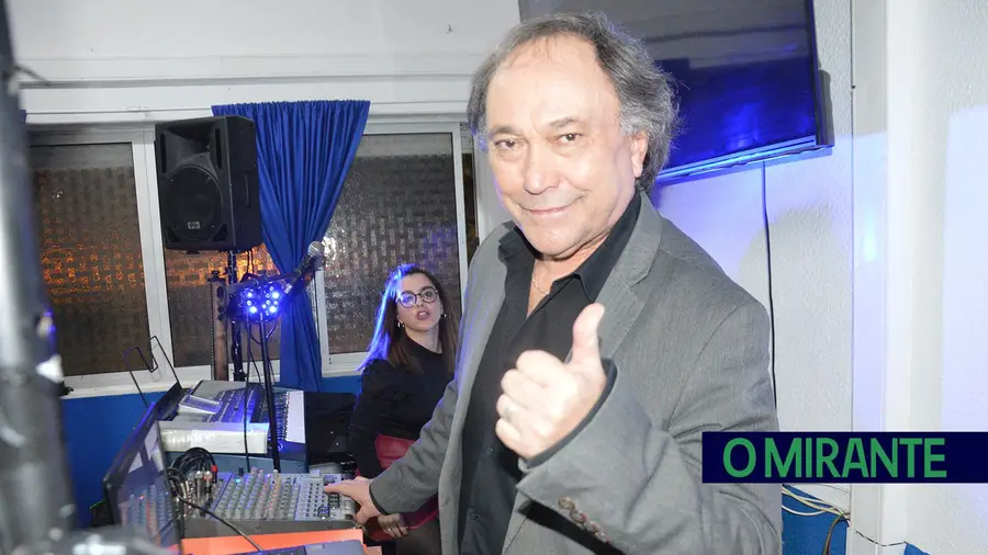Um homem entre mulheres Um homem entre mulheres