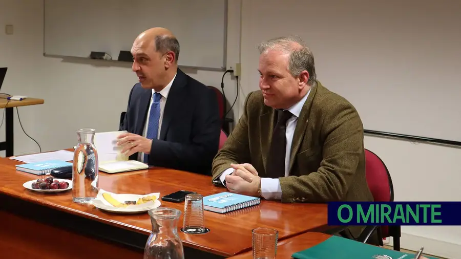 Reunião de autarcas da Lezíria com ministro da Saúde foi para “inglês ver” Reunião de autarcas da Lezíria com ministro da Saúde foi para “inglês ver”