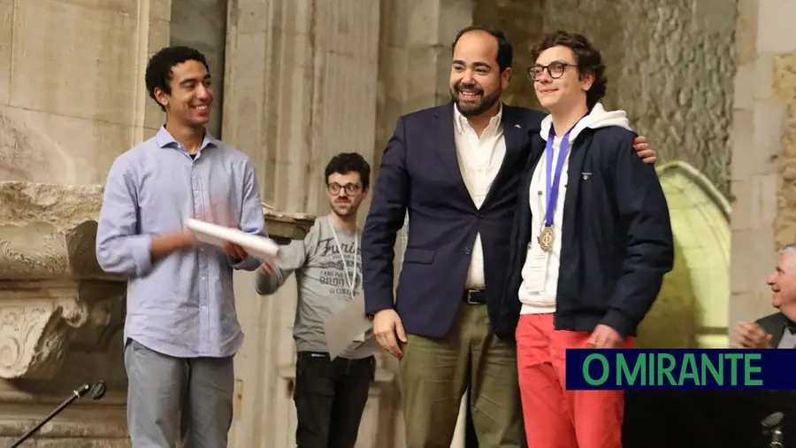 Aluno de Almeirim nas Olimpíadas Internacionais de Filosofia Aluno de Almeirim nas Olimpíadas Internacionais de Filosofia