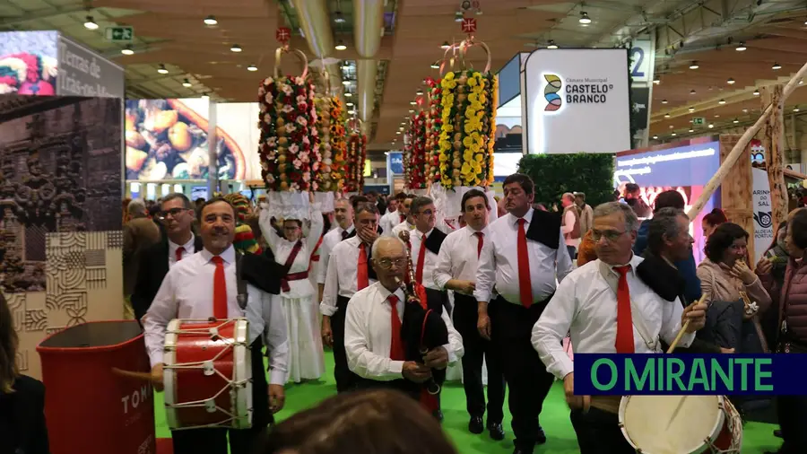 Comissão da Festa dos Tabuleiros animou Bolsa de Turismo de Lisboa Comissão da Festa dos Tabuleiros animou Bolsa de Turismo de Lisboa