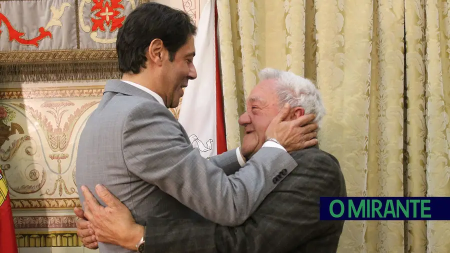 Rui Costa deu cumprimento especial a Álvaro Gaivoto Rui Costa deu cumprimento especial a Álvaro Gaivoto