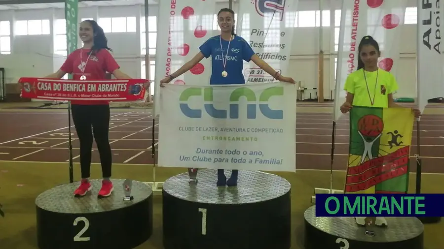 Torneio de Salto em Altura em sala com meia centena de participantes